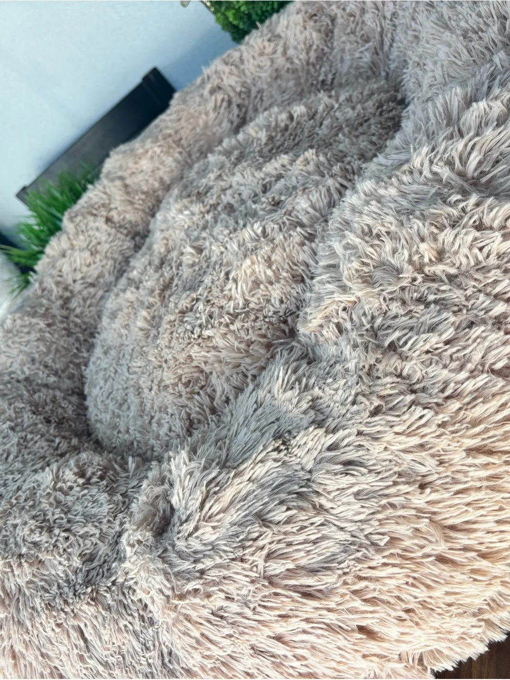 BEDSURE LARGE SIZE FUZZY CALMING BROWN PET BED 🐾🐶